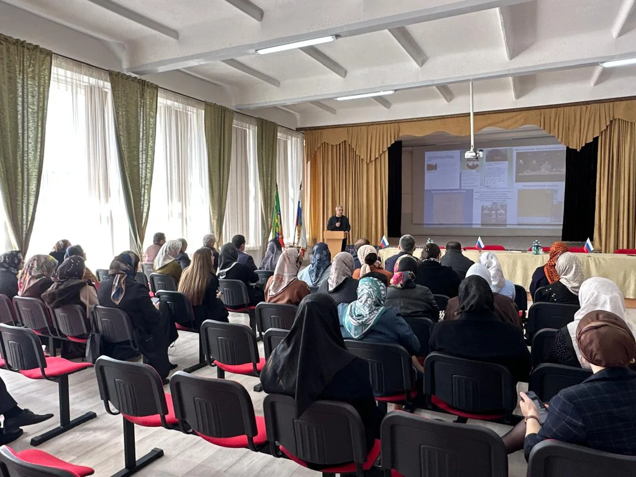 Координационный центр ДГУ провел стратегический семинар для руководителей школ Хасавюрта по вопросам гражданской идентичности