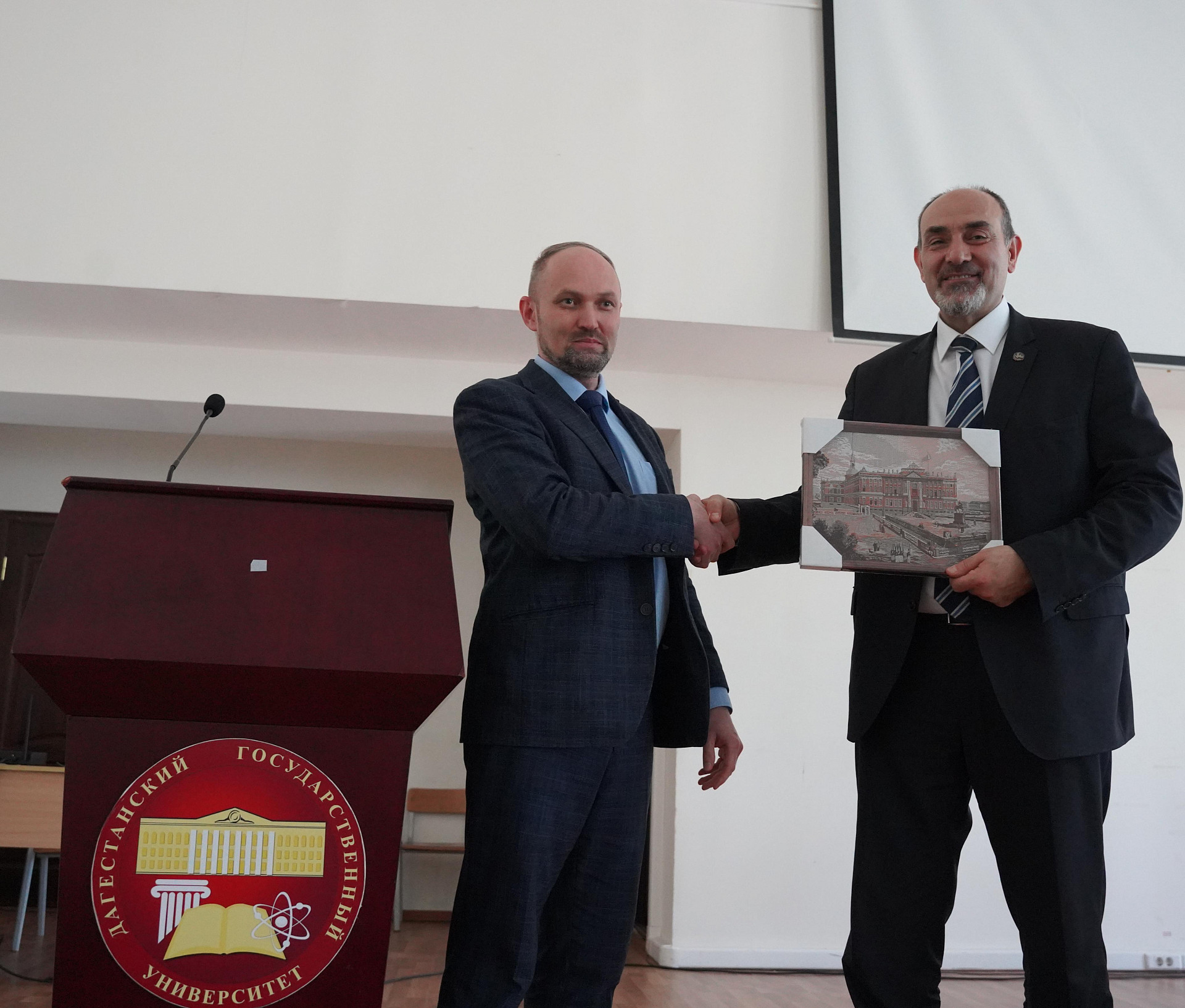 ДГУ и СПбПУ обсудили развитие цифровых лабораторий и подготовку кадров