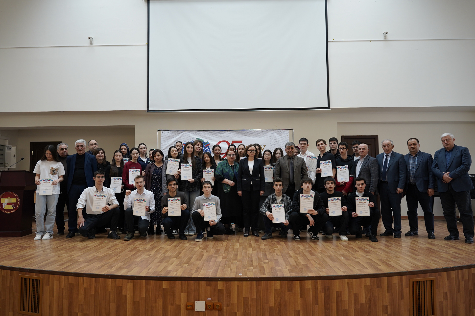 Мост между школой и университетом: в ДГУ наградили победителей предметной олимпиады